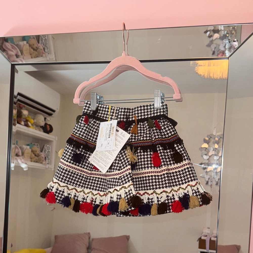 Chic Houndstooth Skirt with Tassels